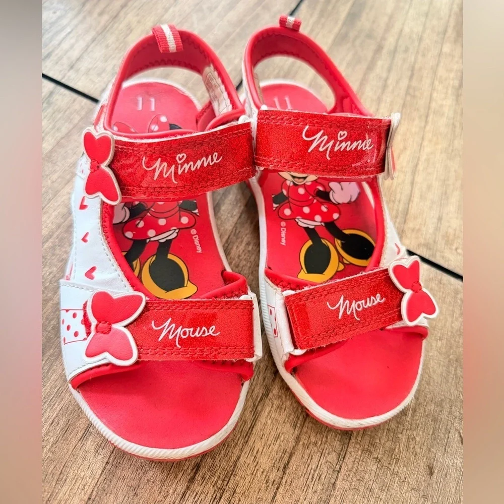 Disney Minnie Mouse children's red and white polka dot closed-toe sports sandals